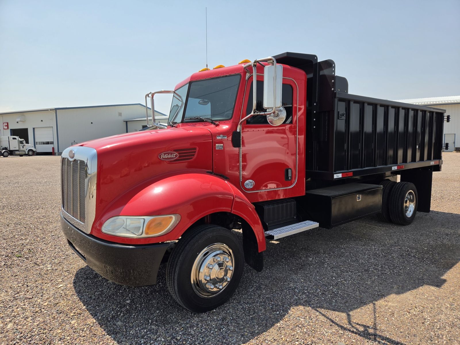 2014 PETERBILT 325