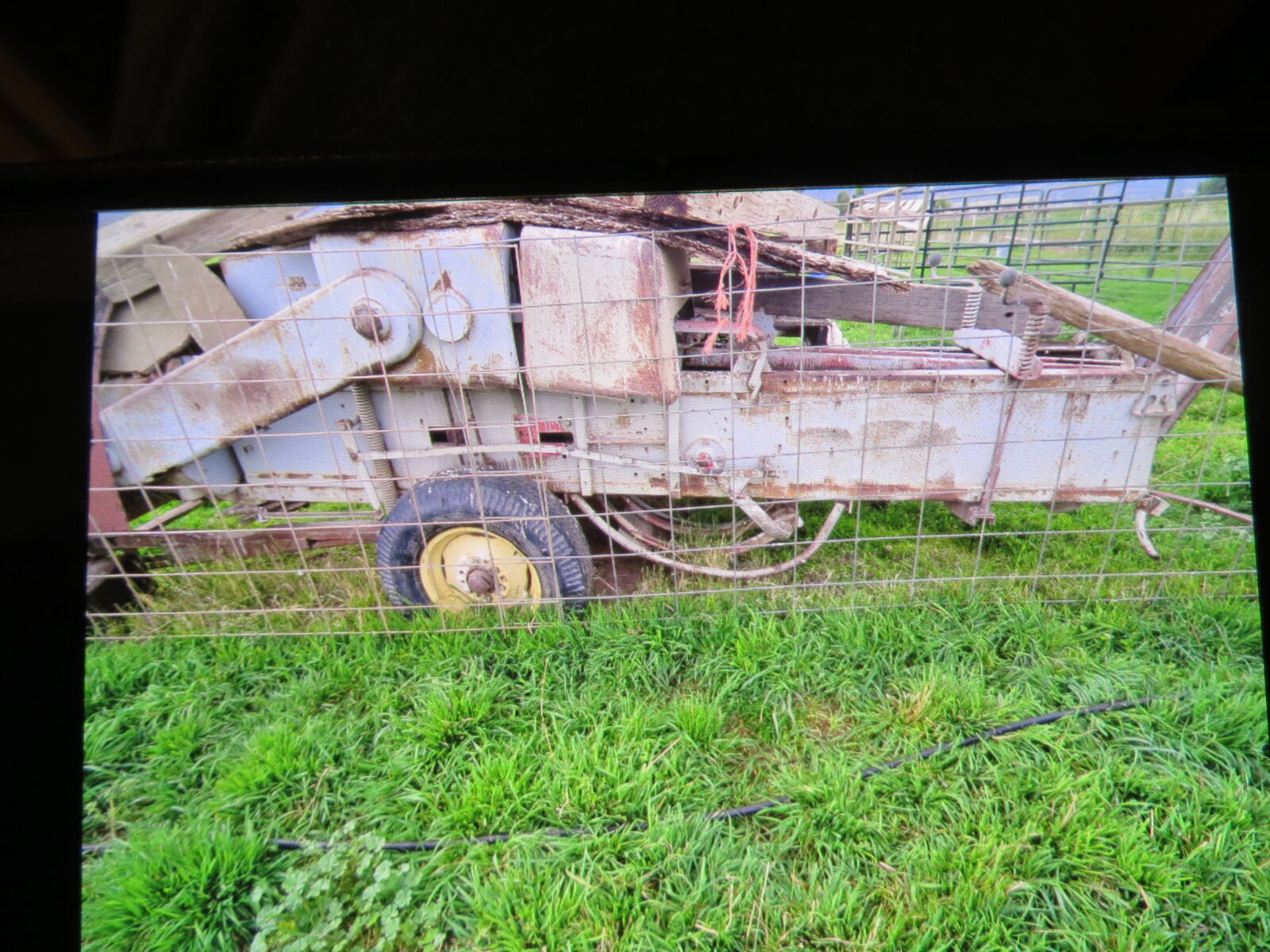NEW HOLLAND 280 Wire BALER