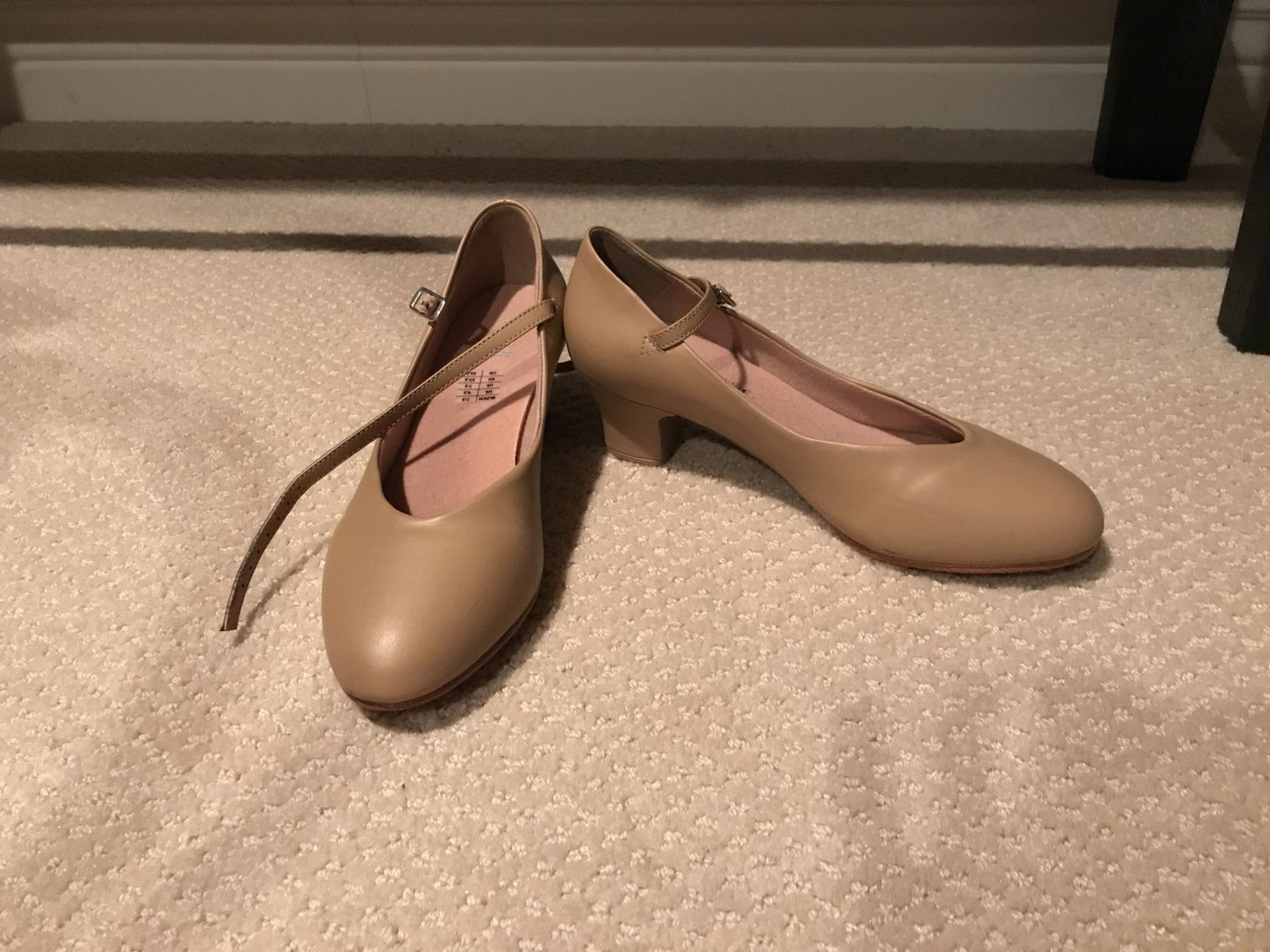 Size 7.5 tan Bloch character/theatre/dance shoes