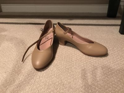 Size 7.5 tan Bloch character/theatre/dance shoes