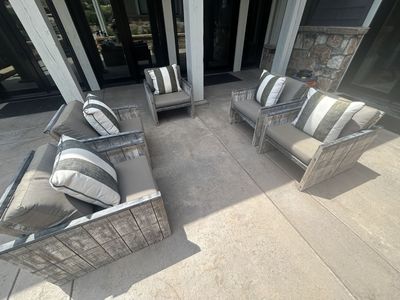 Set of 5 sturdy outdoor patio chairs