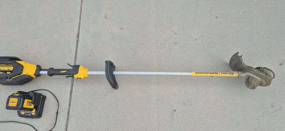 DEWALT 20V MAX 13 in. Cordless String Trimmer