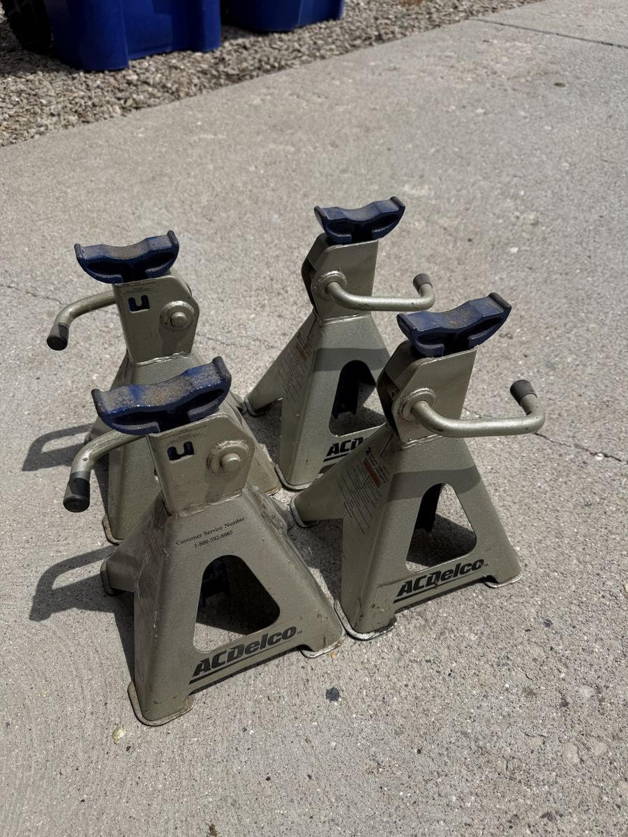 ACDelco car/truck stand