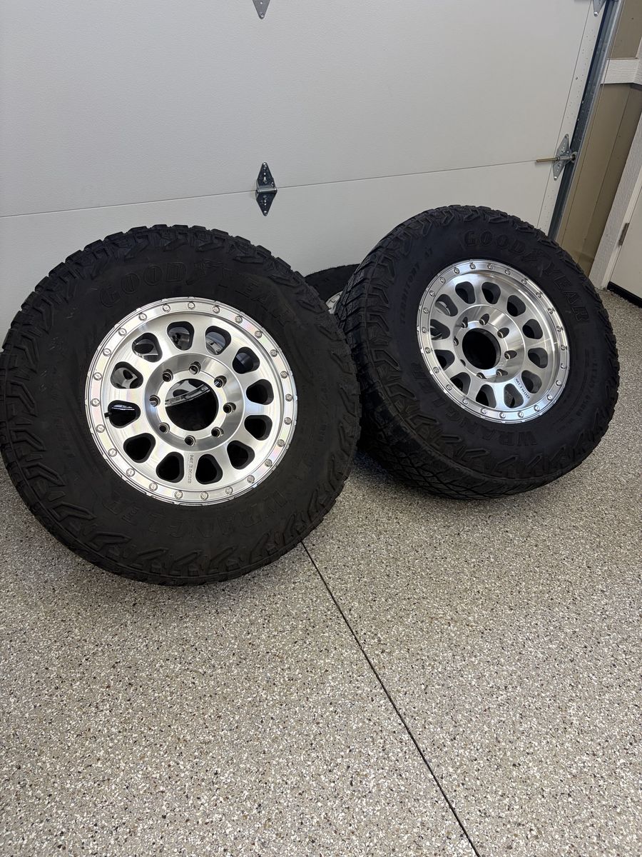 18x9 8x180 method wheels on 325/65r18 tires