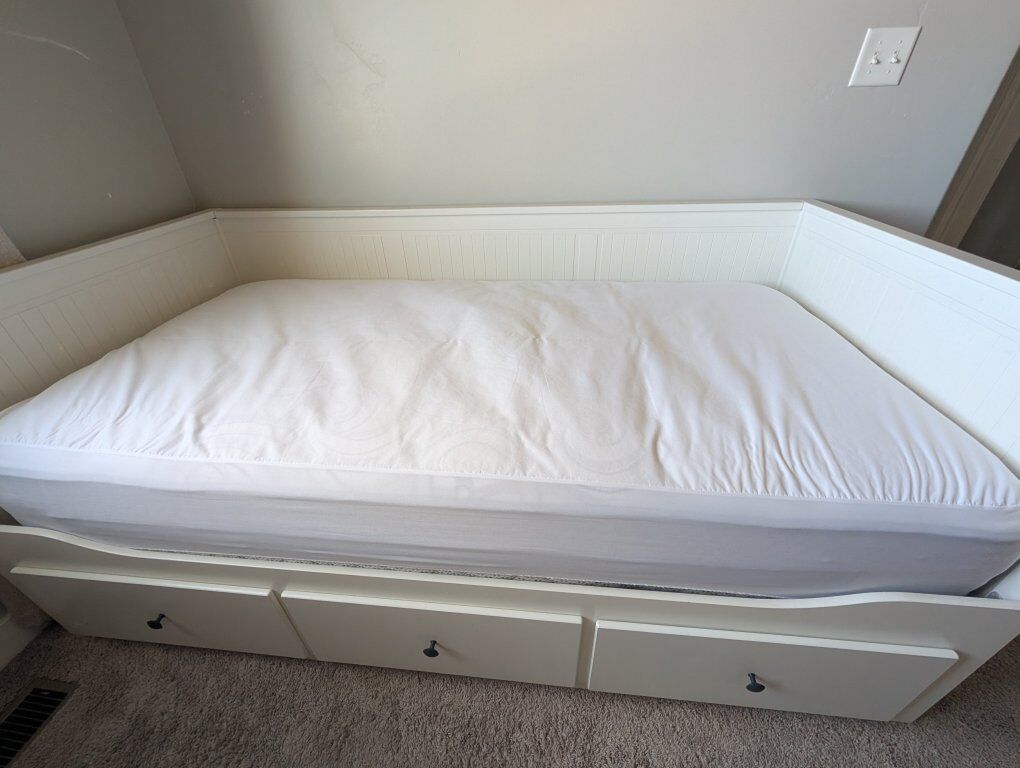 Twin Sized IKEA Daybed with Trundle