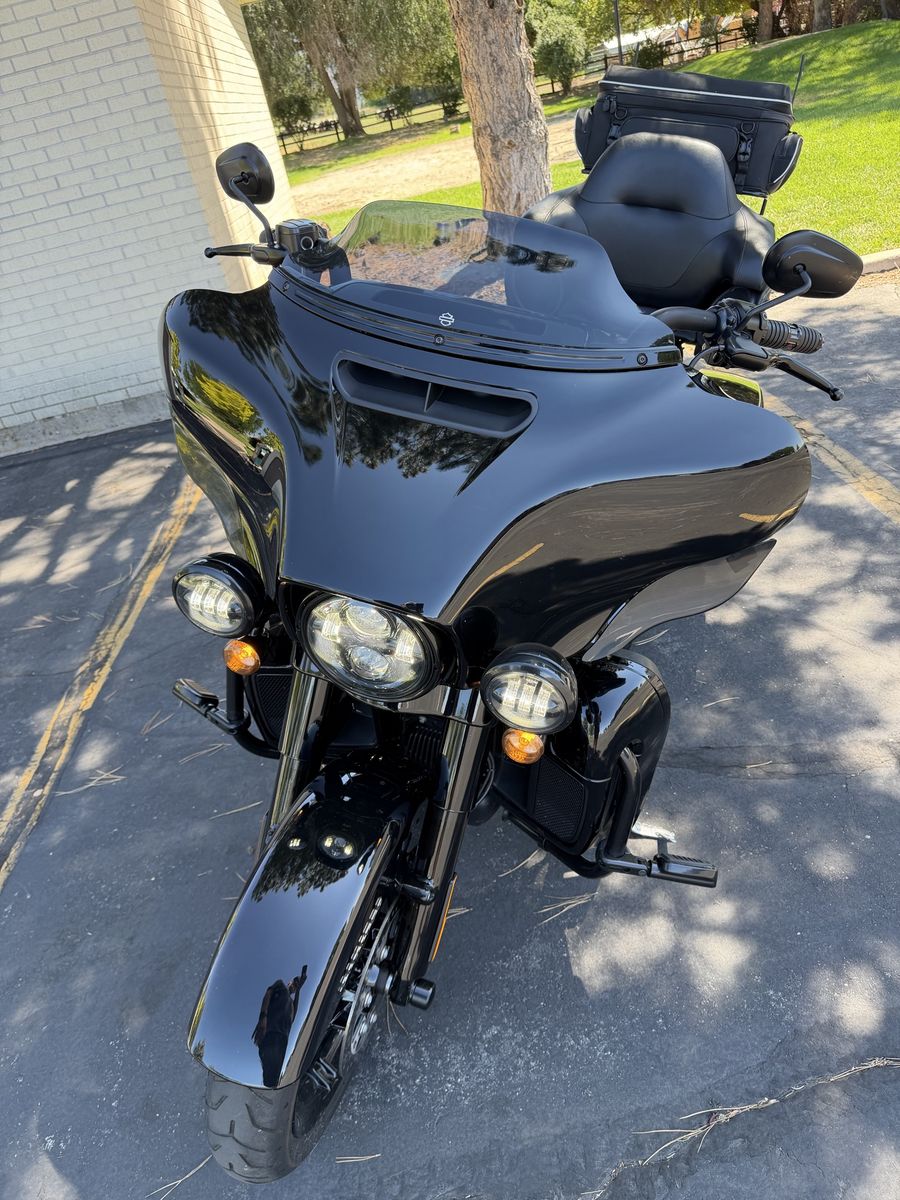 2021 FLHTK Harley Davidson  Ultra Limited Kahuna Motorcycle - Gloss Black