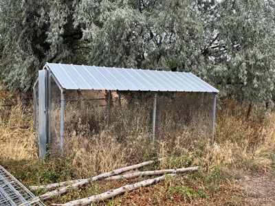 Mobile chicken pen