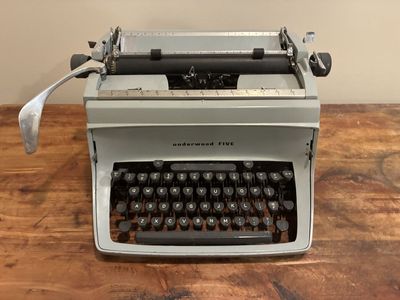 Underwood FIVE Vintage Manual Typewriter - Gray, Portable, Collector's Item