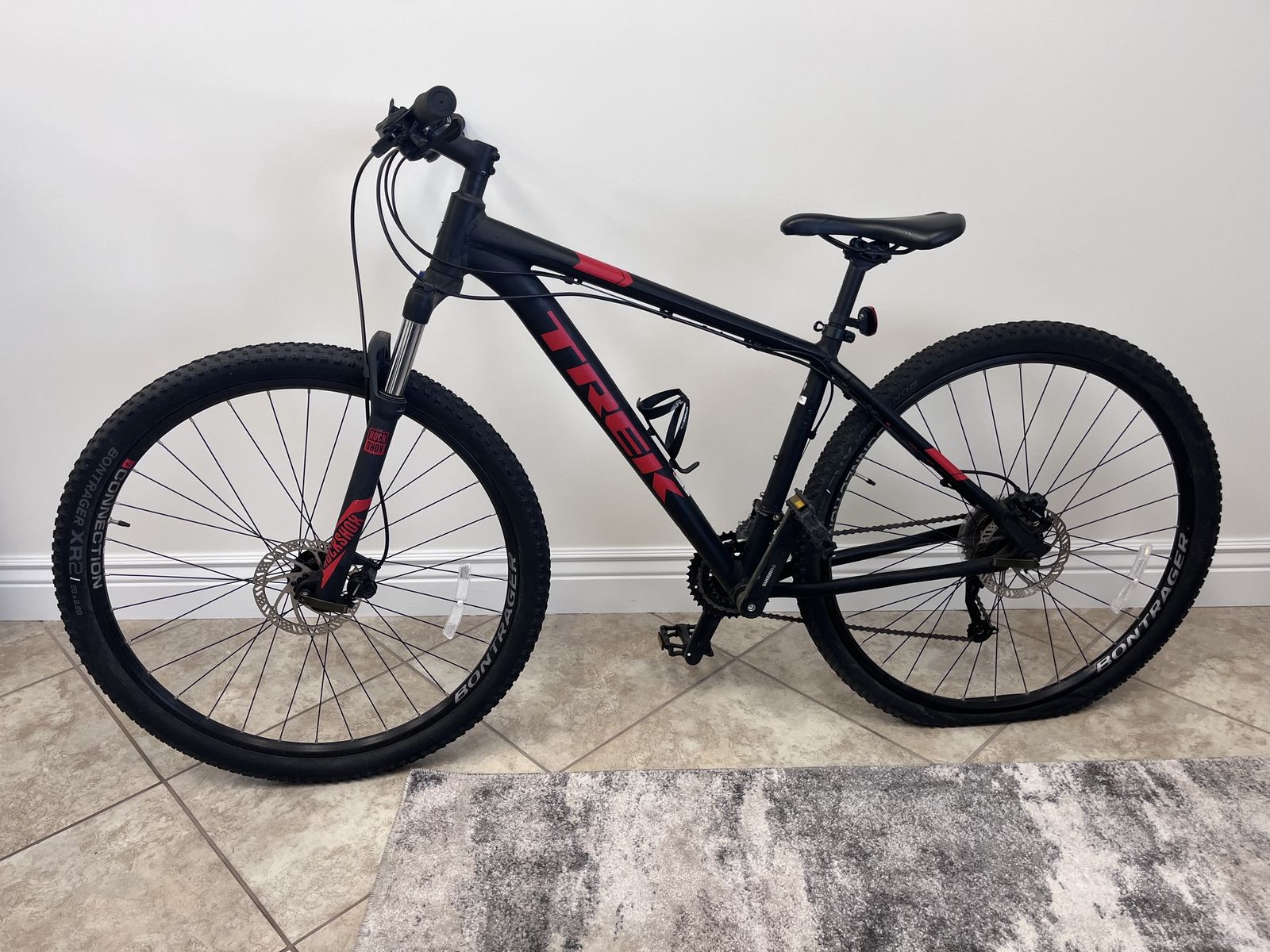 2018 Trek Marlin 7 Mountain Bike – Hydraulic Disc Brakes & RockShox Fork
