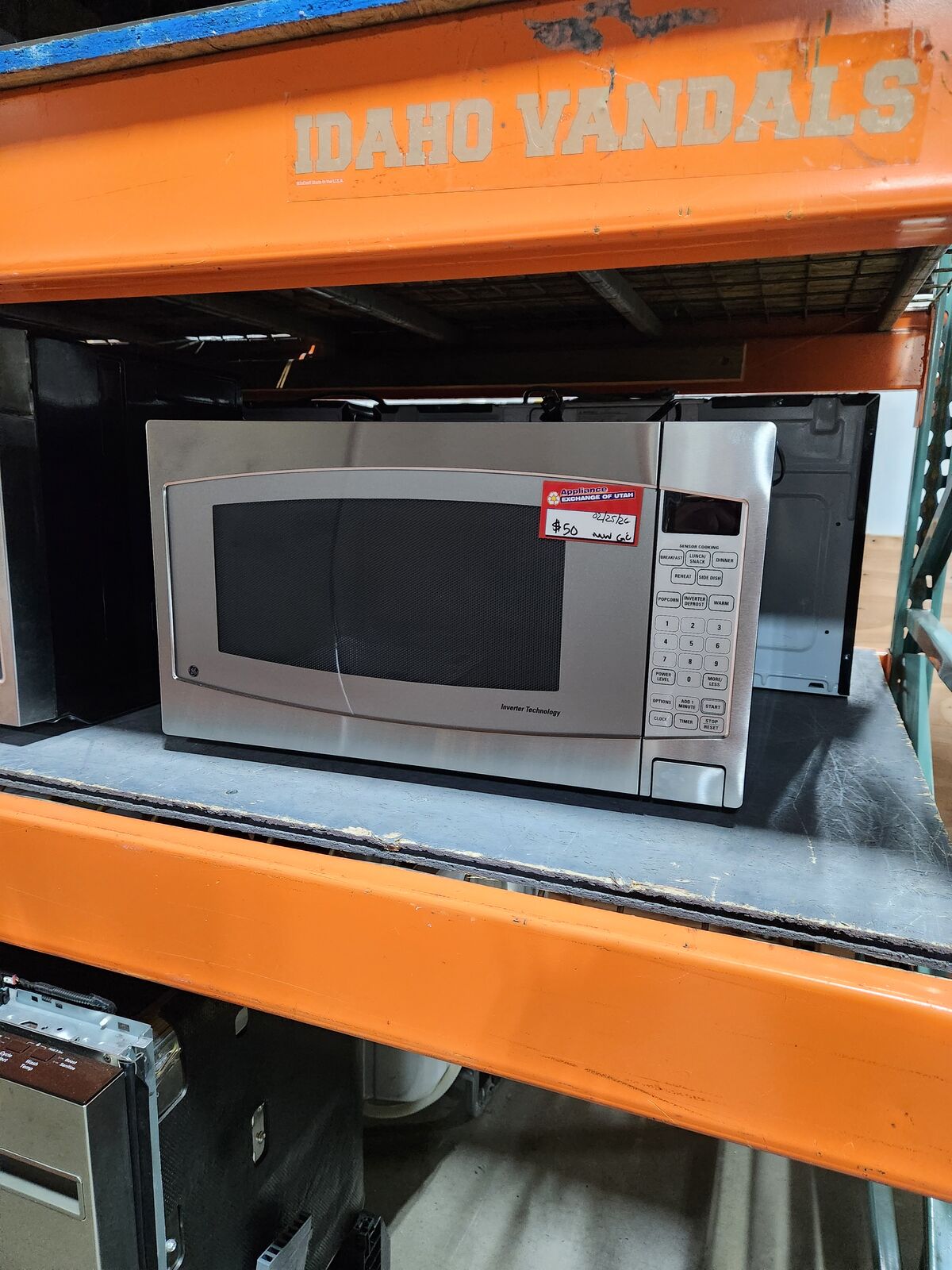 GREAT GE STAINLESS STEEL COUNTER TOP MICROWAVE!