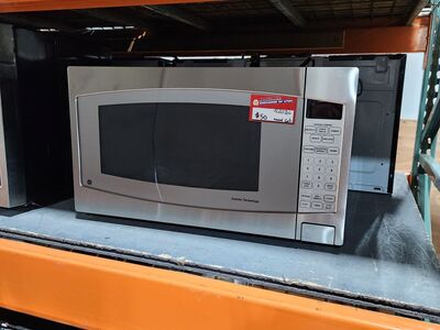 GREAT GE STAINLESS STEEL COUNTER TOP MICROWAVE!