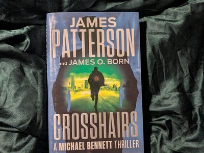 James Patterson & James O. Born - Crosshairs: A Michael Bennett Thriller (Paperback)