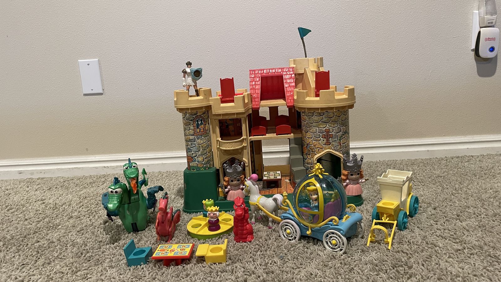 1974 Fisher-Price Little People Play Family Castle