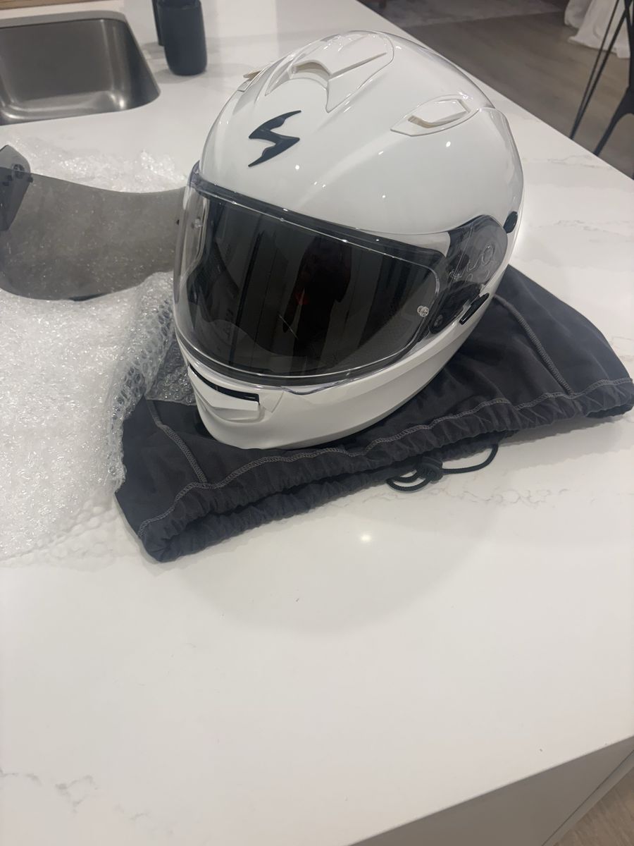 Scorpion EXO Ryzer Full Face Motorcycle Helmet White with Extra smoked Shield and Bag. Size LARGE