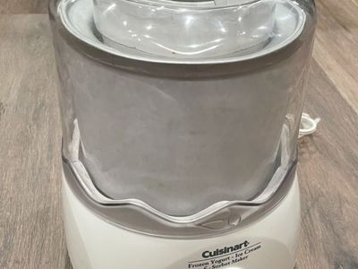 Cuisinart 1.5 qt Automatic Frozen Yogurt-Ice Cream & Sorbet Maker