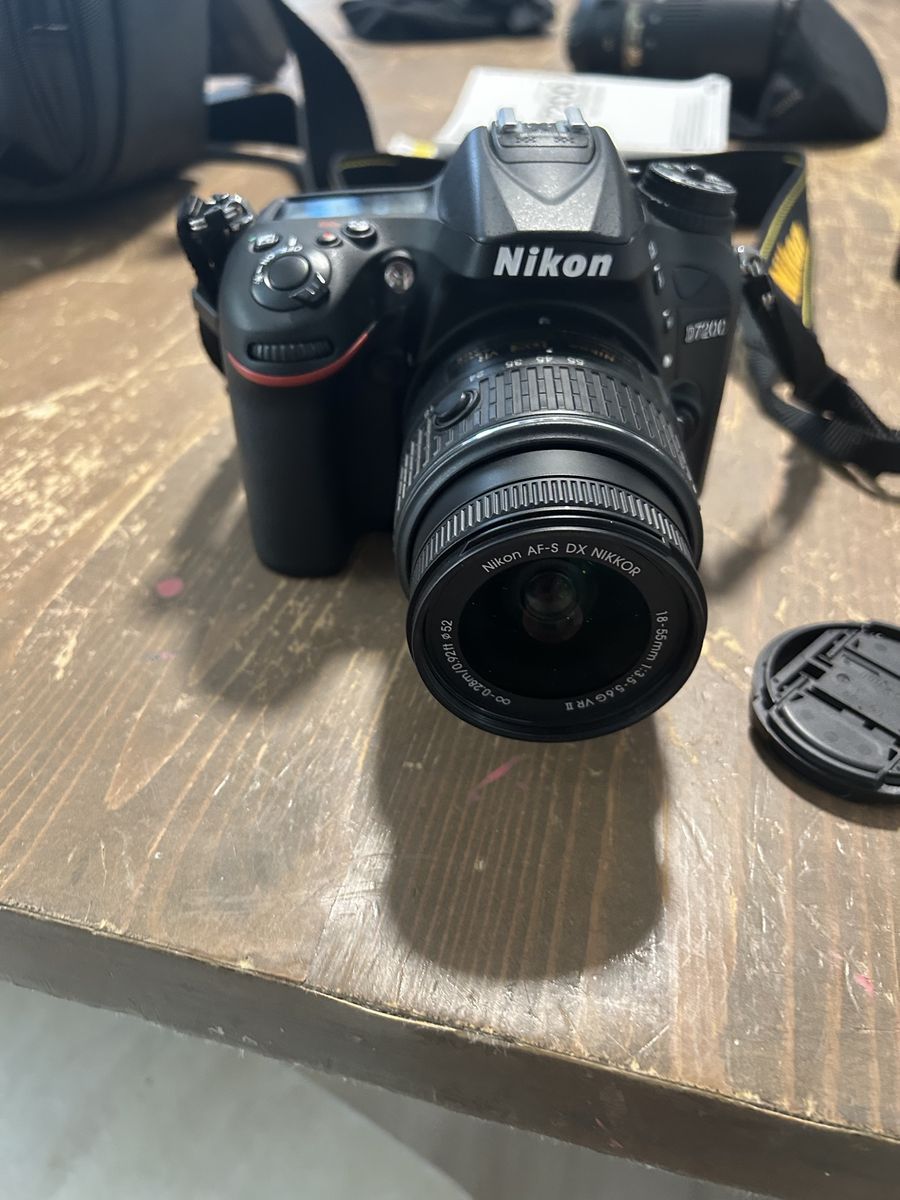 Nikon D7200 DSLR Camera with AF-S DX NIKKOR 18-55mm f/3.5-5.6 VR II Lens
