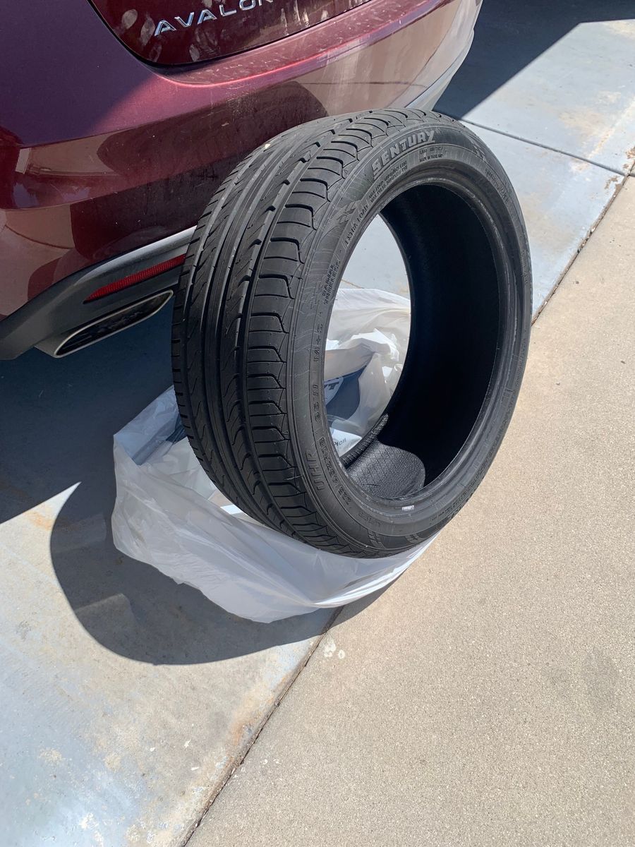 Sentury UHP 225/45R18 95W Extra Load Radial Tire