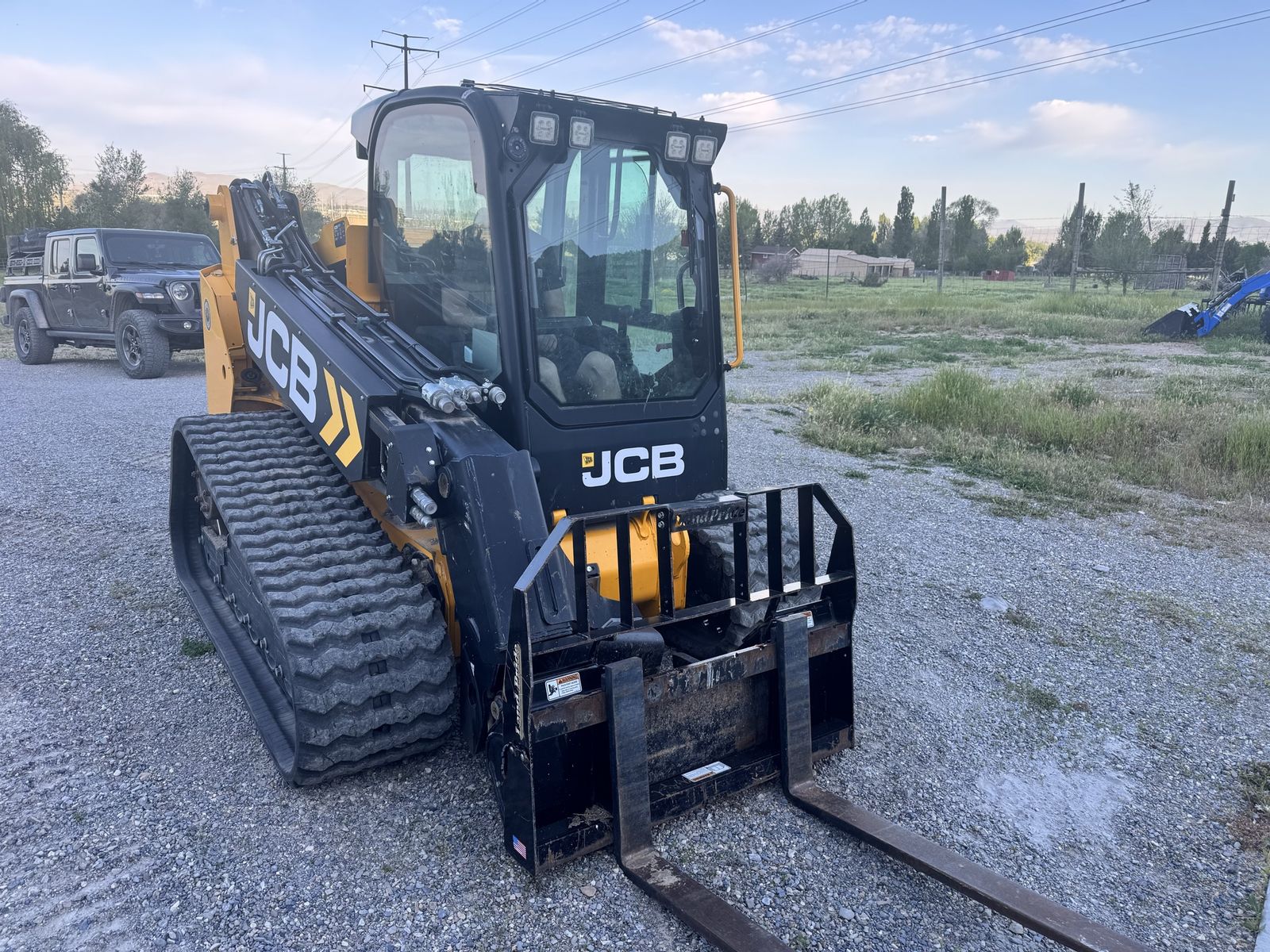Main image 7