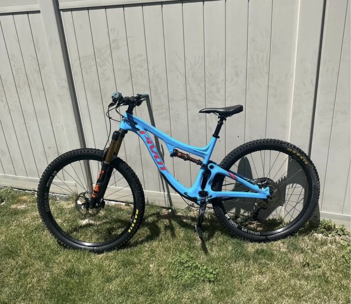 Pivot Switchblade Full Suspension Mountain Bike - FOX 36 Fork & Maxxis Tires