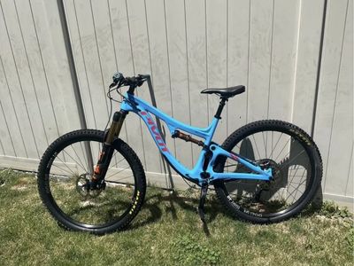 Pivot Switchblade Full Suspension Mountain Bike - FOX 36 Fork & Maxxis Tires