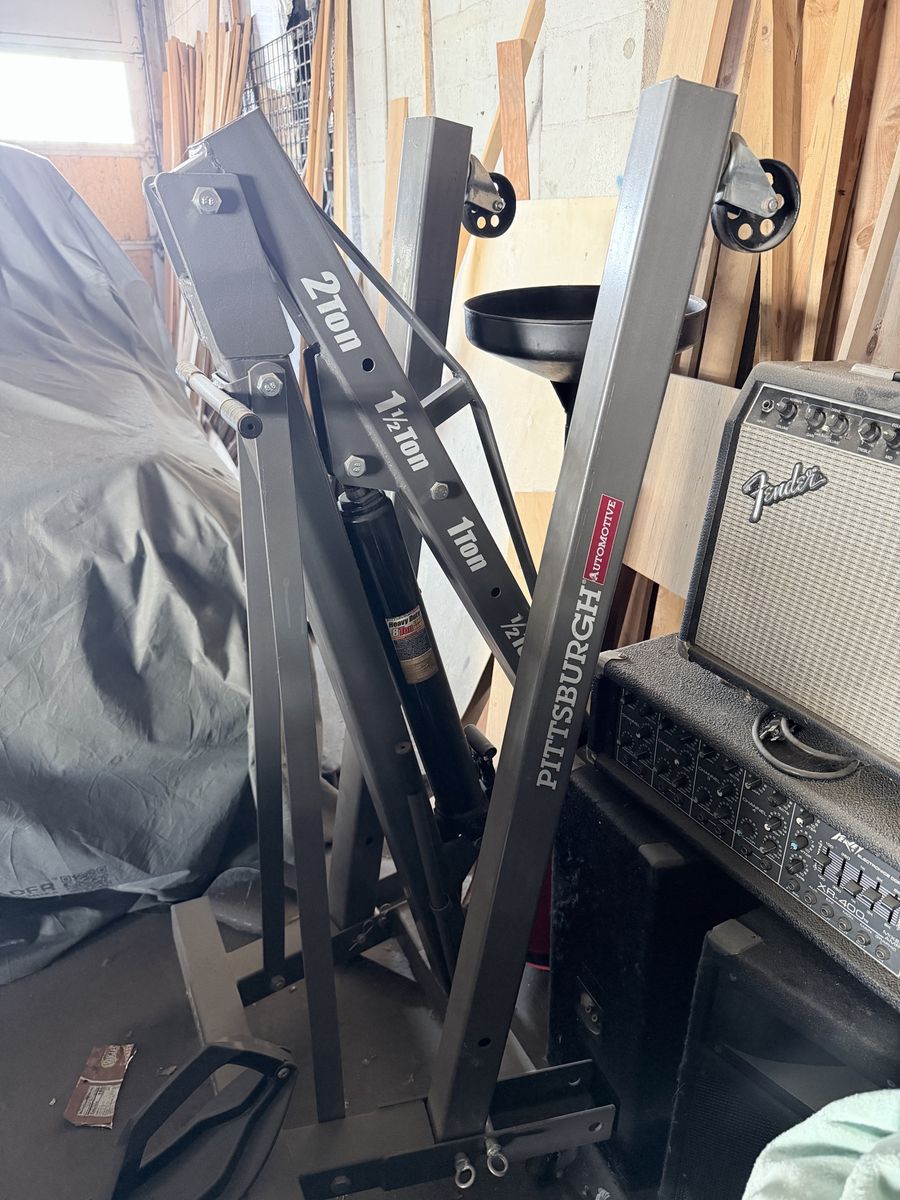 2 Ton engine hoist 