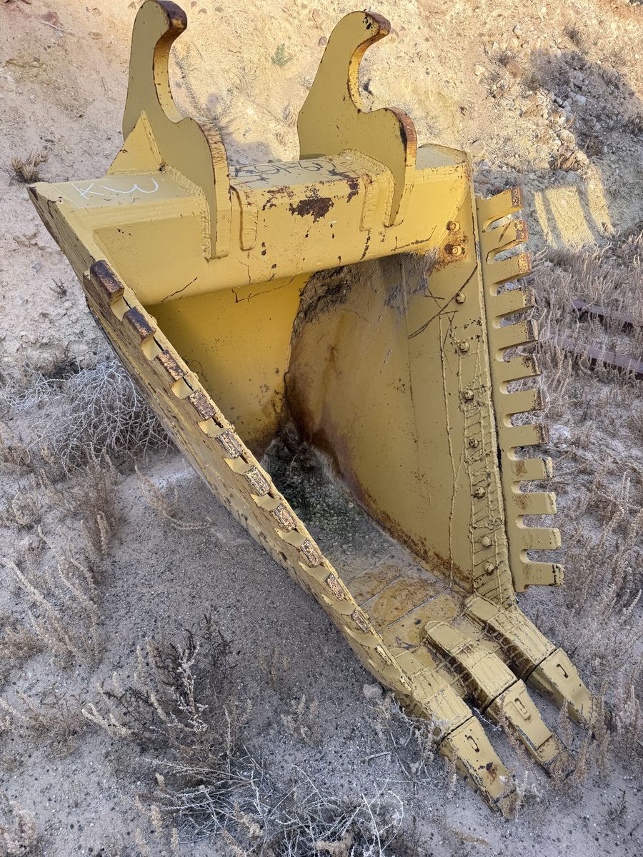 CAT 320 Excavator Buckets