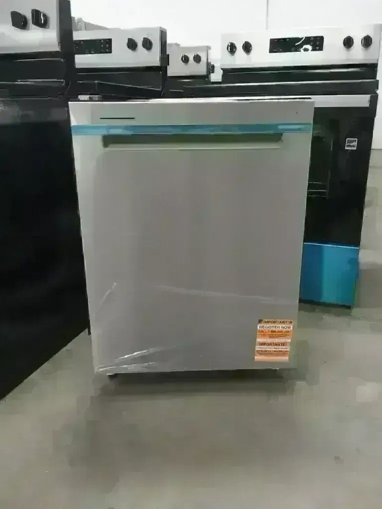 NEW WHIRLPOOL STAINLESS DISHWASHER W 3RD RACK
