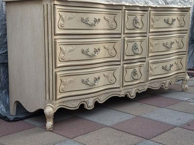 Vintage 9 Drawer Dresser