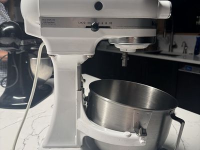 KitchenAid Classic Plus KSM75 4.5-Quart Tilt-Head Stand Mixer - White, 300W