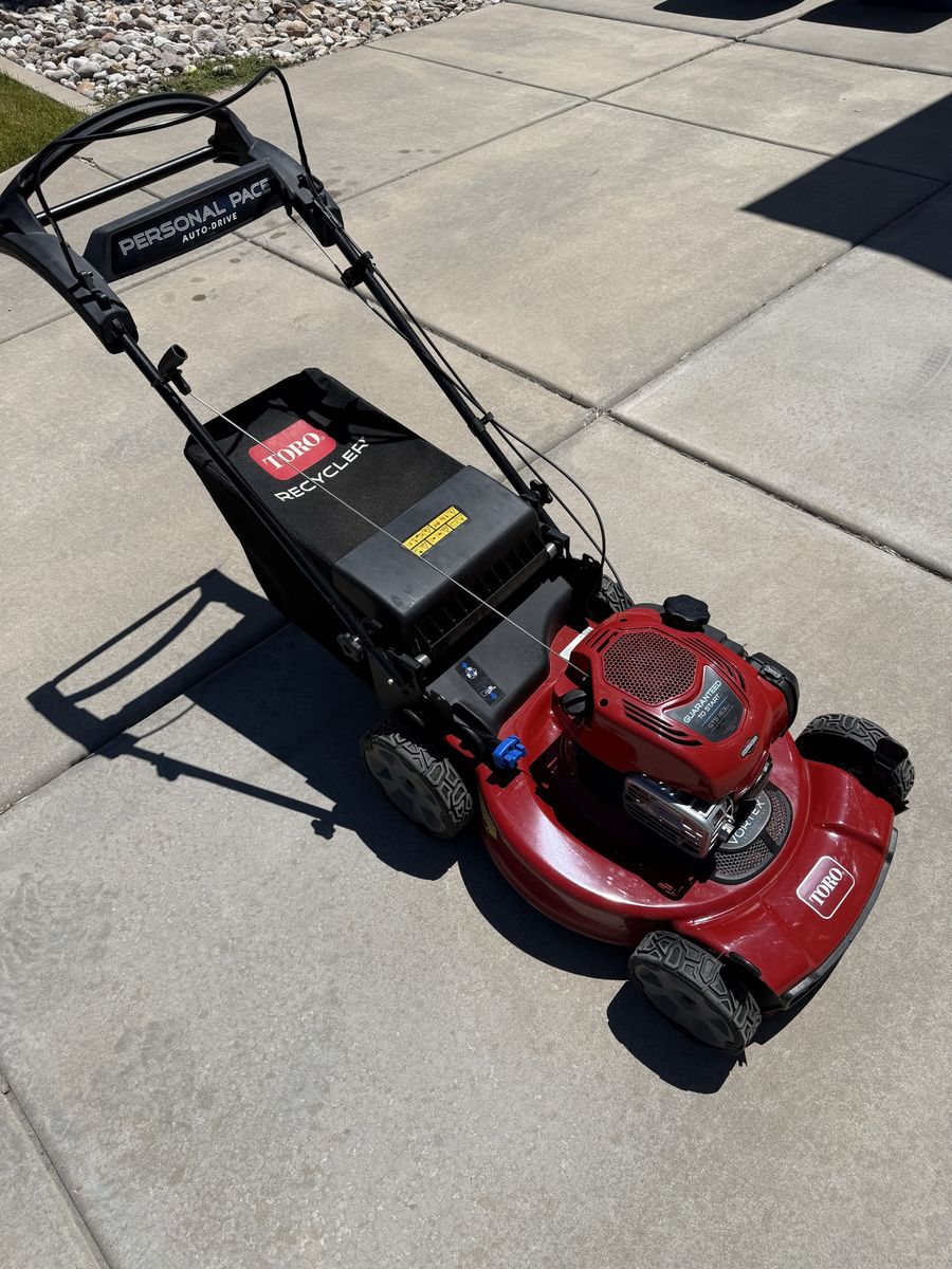 Toro 21462 22" Self-Propelled Gas Lawn Mower - Runs Great!