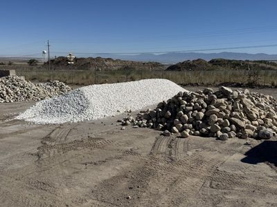 1.5" White Mountain Rock (White Marble)