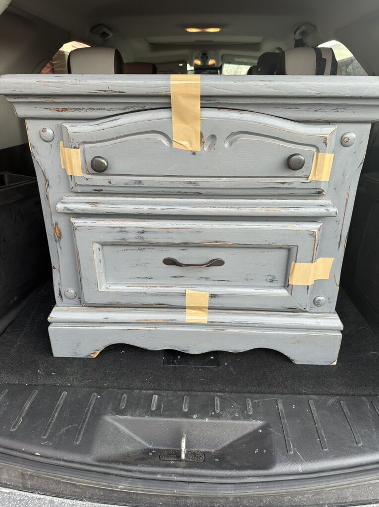 2 Matching Nightstands