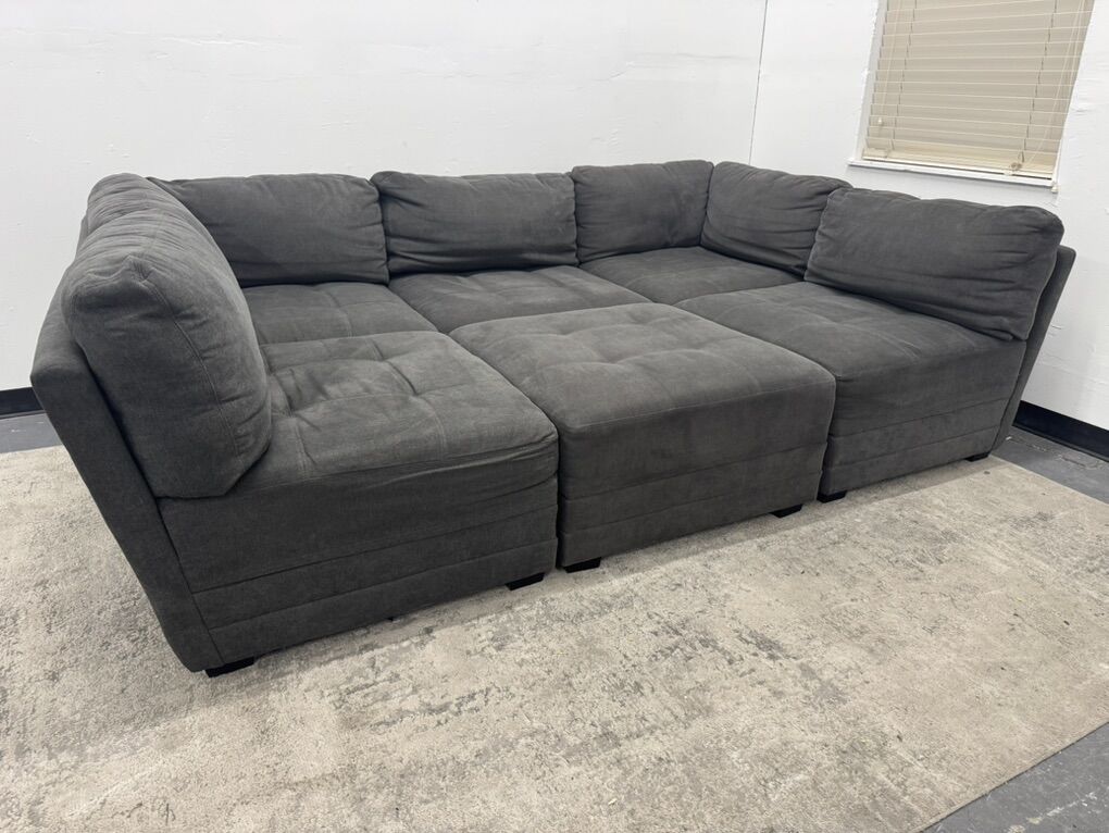 GRAY COSTCO MODULAR SECTIONAL SOFA COUCH & OTTOMAN