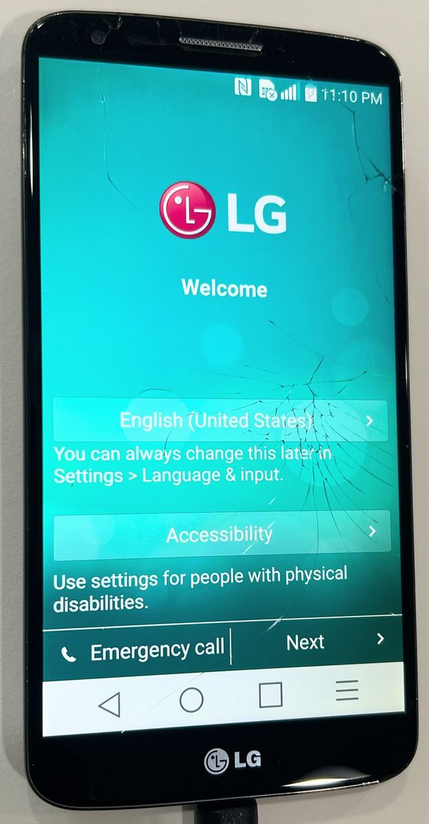 LG G2 D801 Smartphone Unlocked – Works Great – Cracked Screen