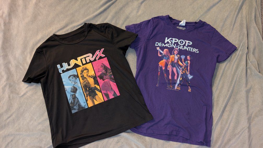 Set of two K-Pop Demon Hunters Tee Shirts, Women's S, Child L