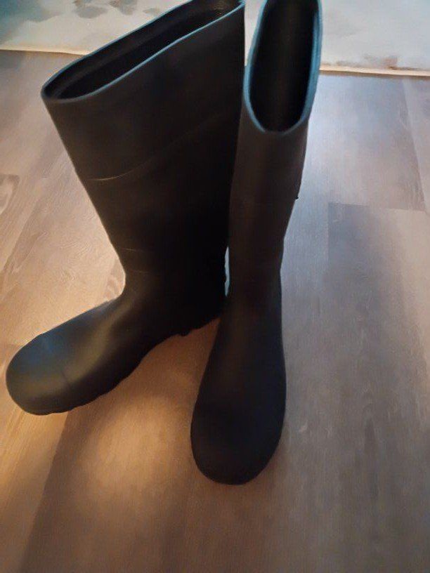 rubber boots size 8