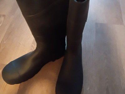 rubber boots size 8