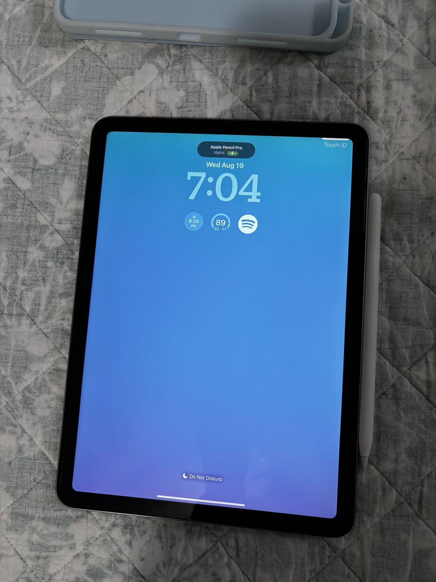 iPad Air 11-inch (M3) Wifi 128gb in Space Gray and Apple Pencil Pro *with boxes*