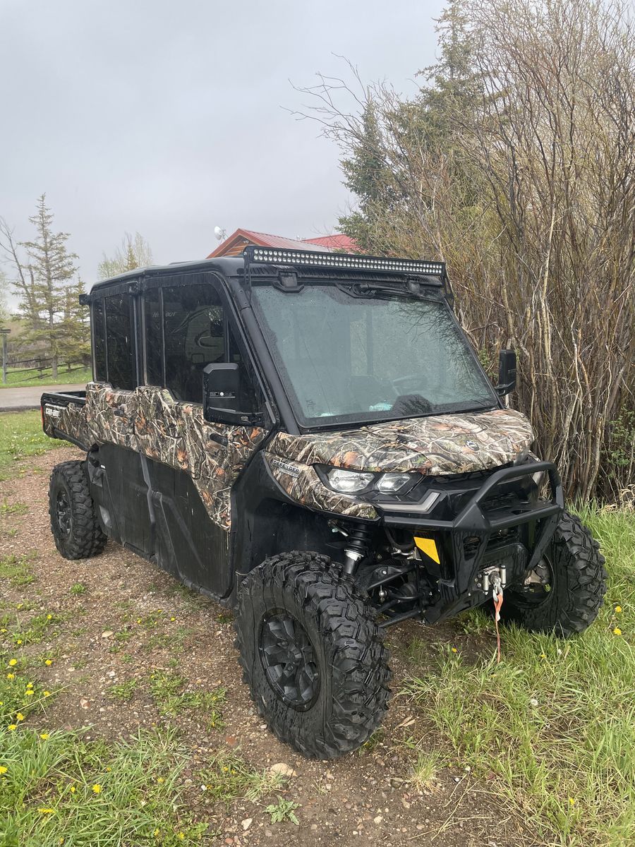 Like-new 2025 Can-Am Defender MAX Limited HD10 Street Legal Snow Plow Bose Sterio