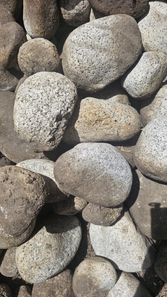 Large Quantity of granite Rock / Landscape Boulders for Yard & Garden
