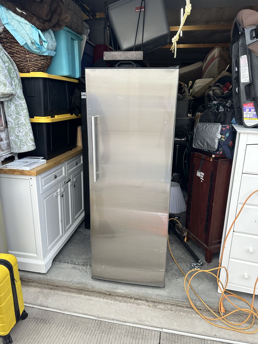 Vissani freezer/fridge