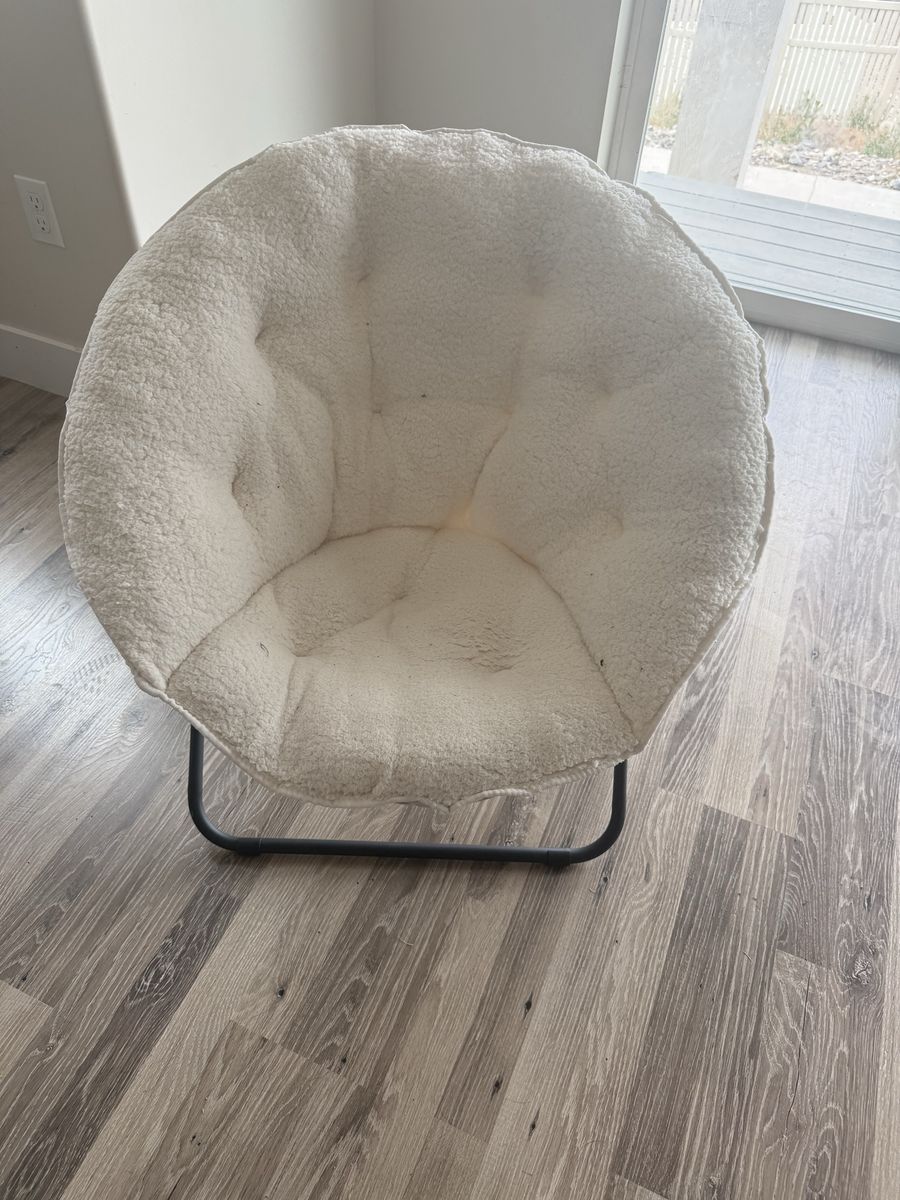 Foldable fuzzy chair