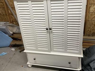 Beautiful white Thomasville Wardrobe with 2 large drawers. Excellent condition. Pet free smoke free home