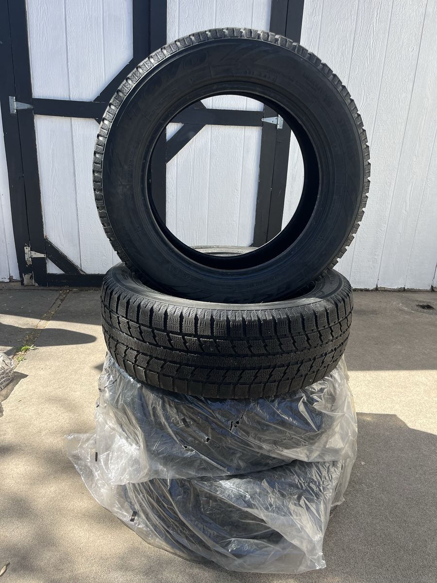 Toyo Observe Winter Tires 225/60R17 99T