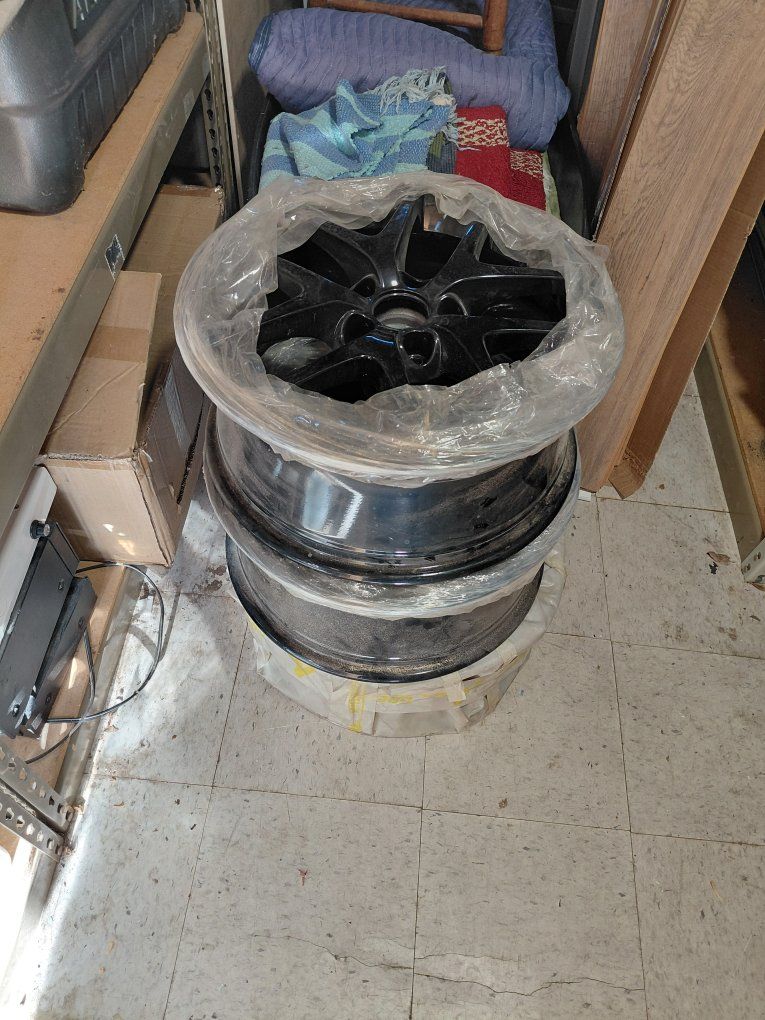 Main image 3