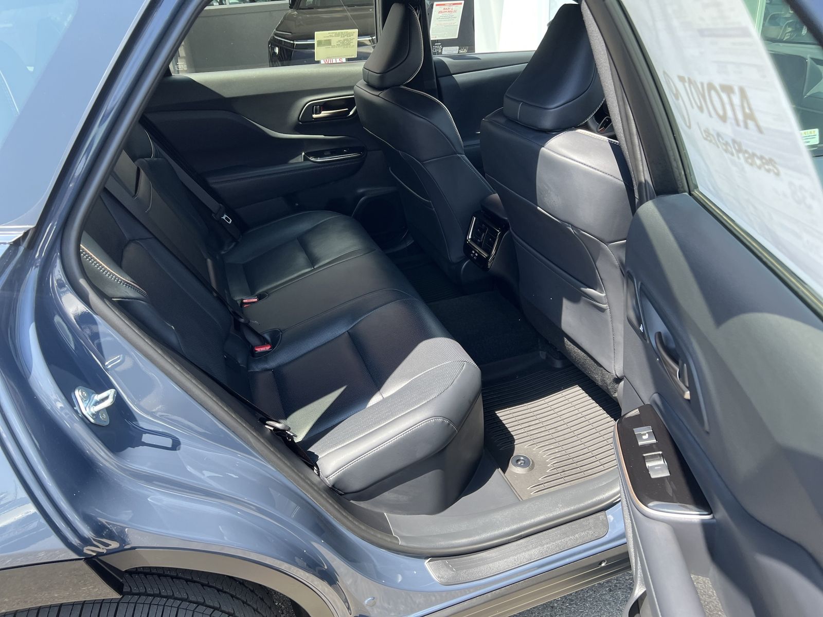 Main image 10