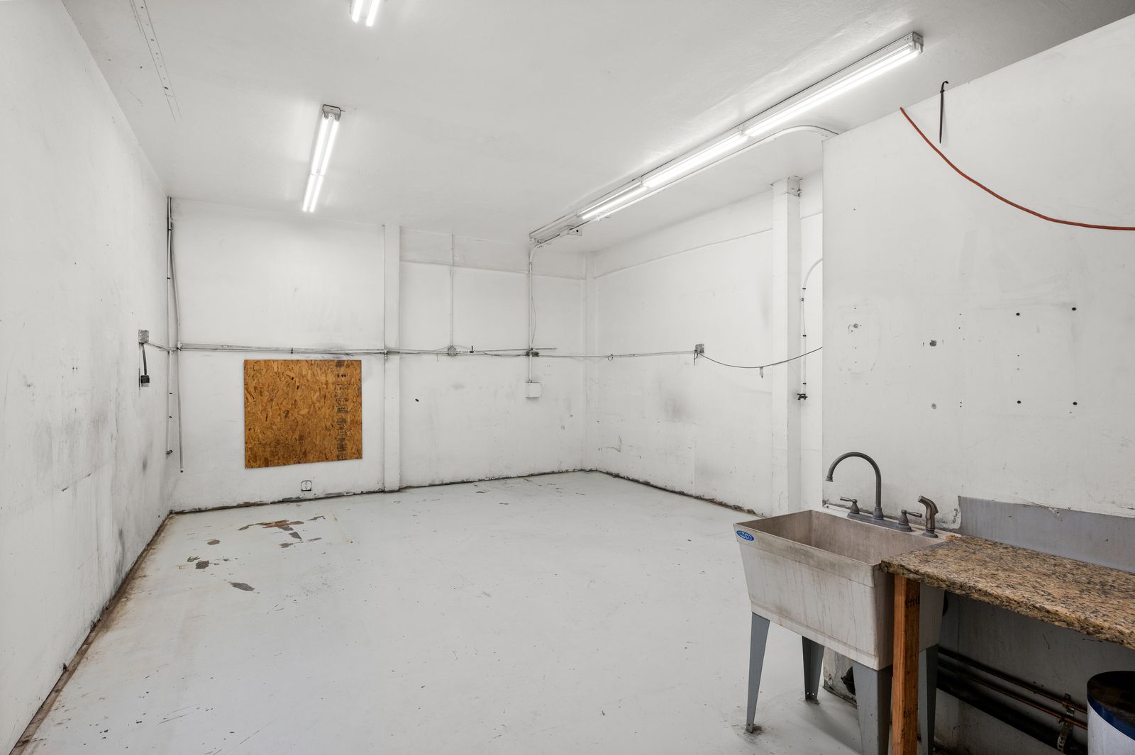 Main image 7