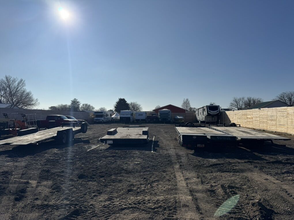 Trailers for Rent – Dump Trailers & Flatbeds