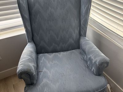 Living Room Chairs And Ottoman