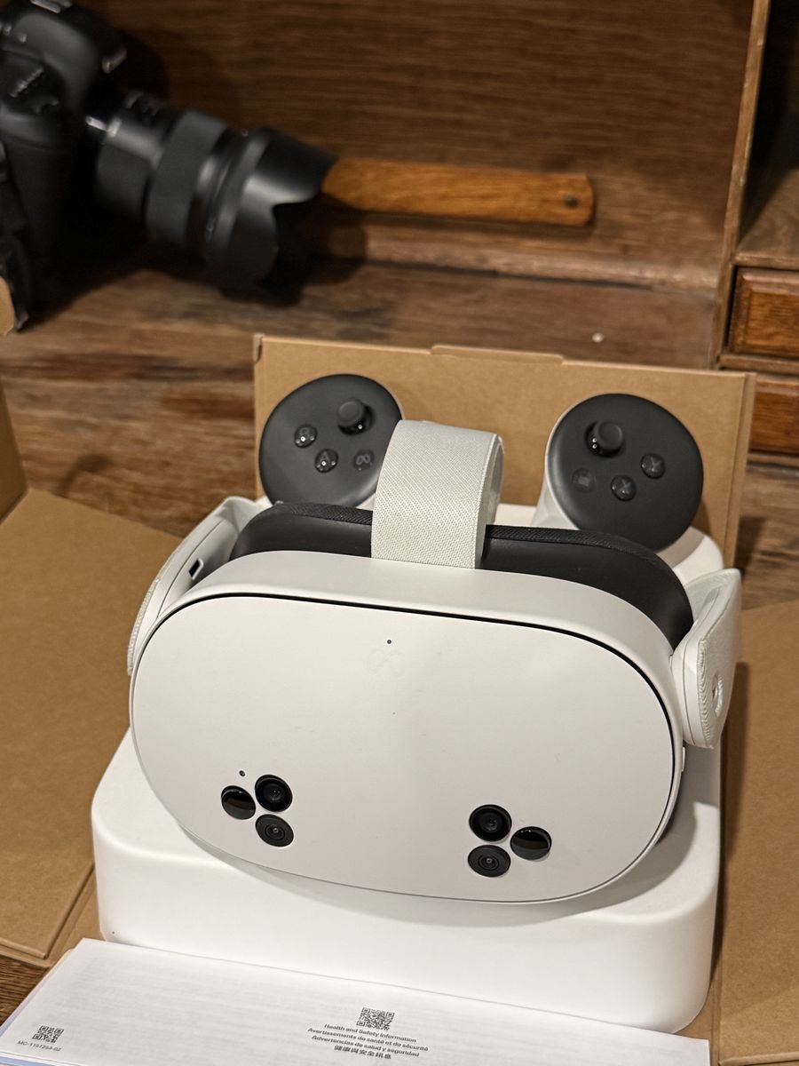Meta Quest 3S 128GB VR Headset with Controllers and Original Box
